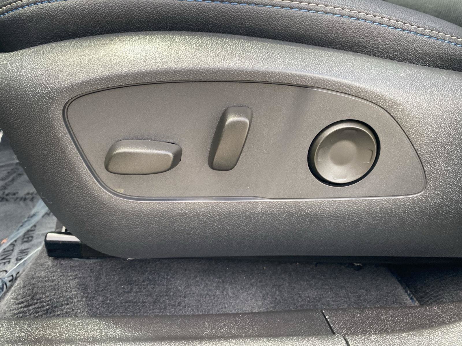 Used 2024 Chevrolet Equinox EV LT AWD/4WD image 17