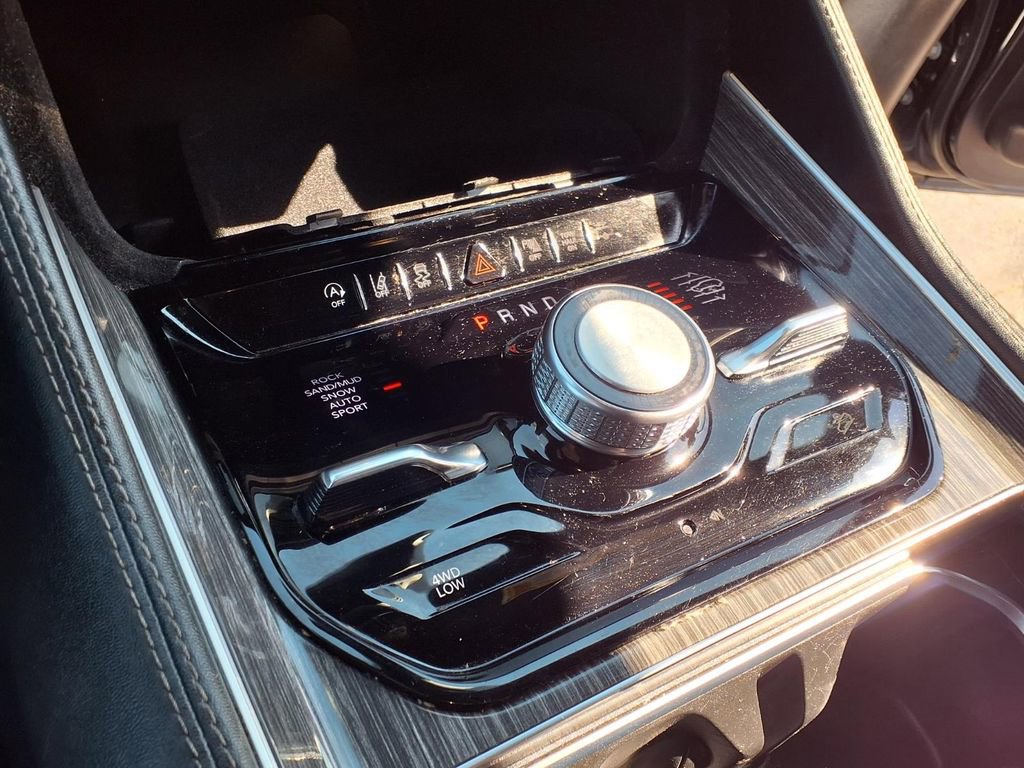 Used 2022 Jeep Wagoneer Series III w/ Rear Seat Video Group 1 image 16