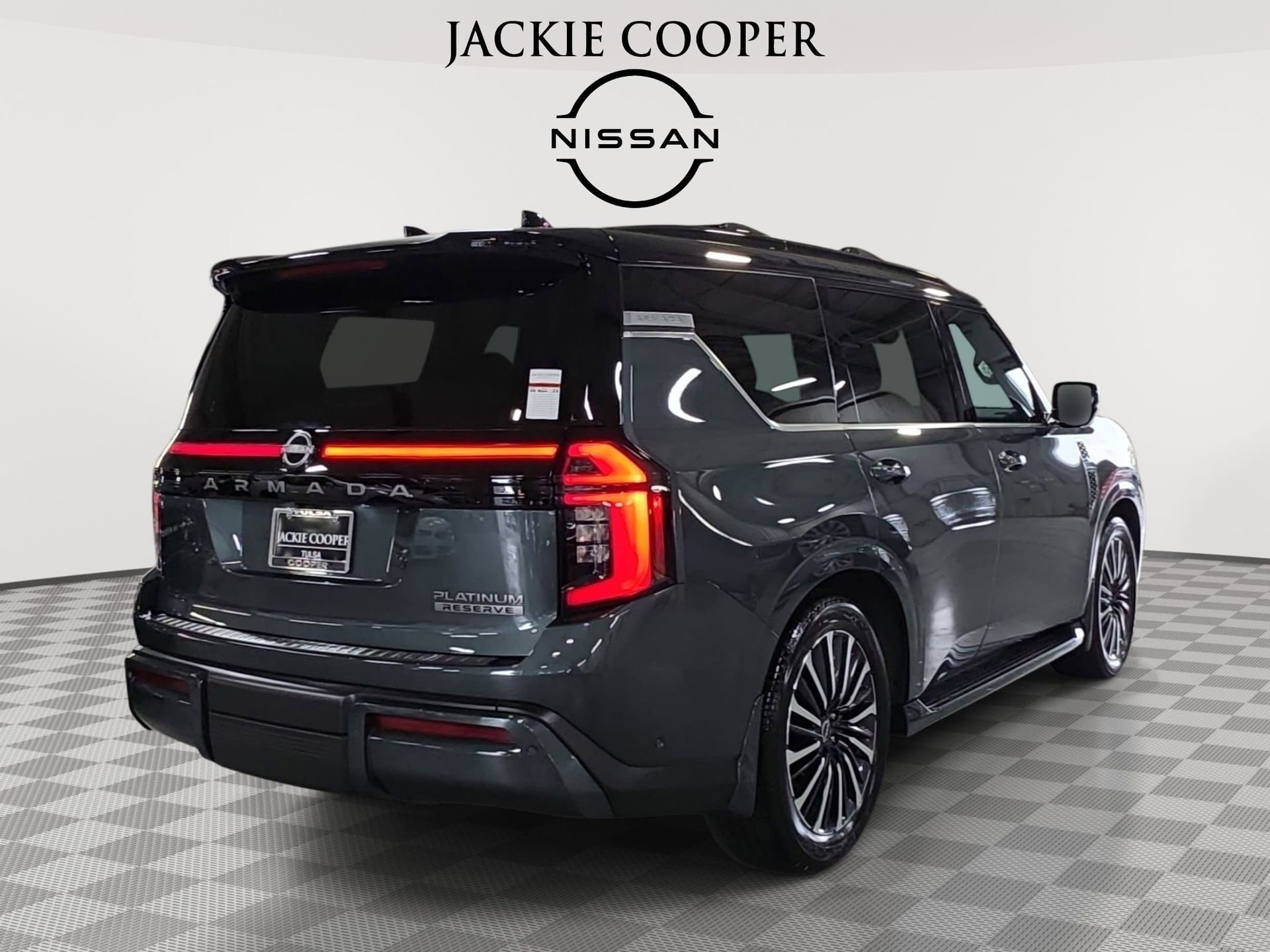 Used 2025 Nissan Armada Platinum Reserve image 5