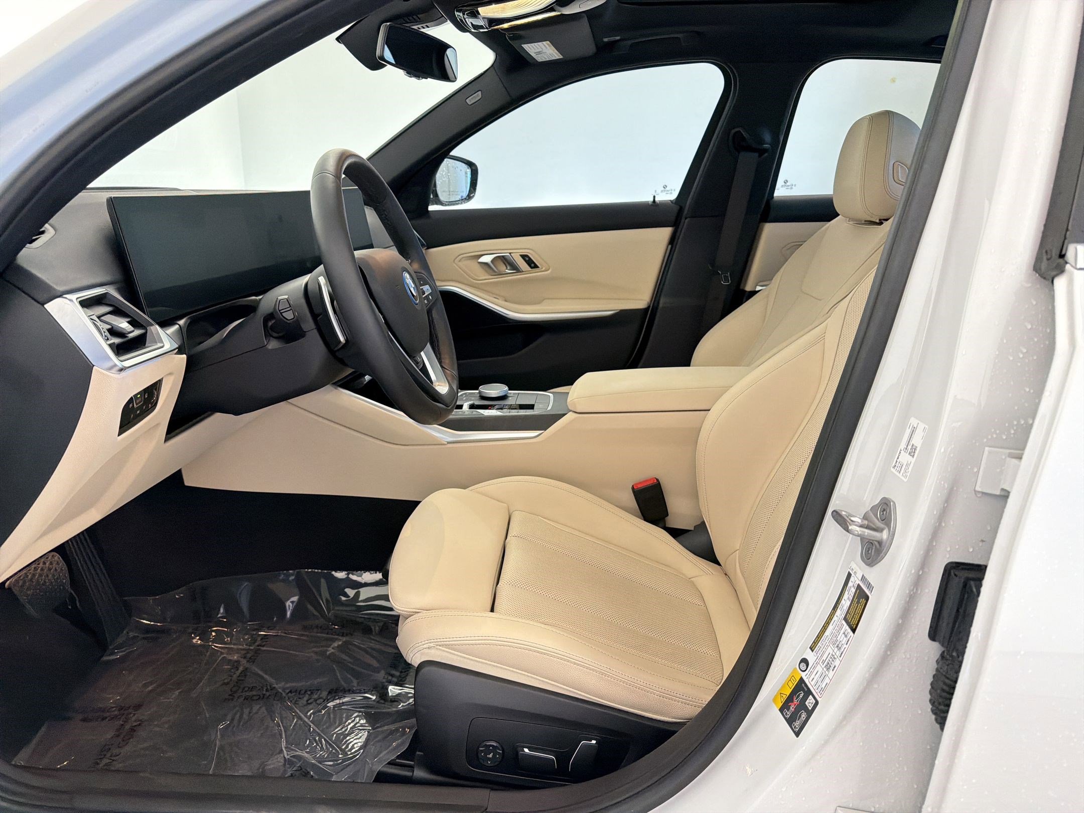 Used 2024 BMW 330e 330e w/ Premium Package image 5