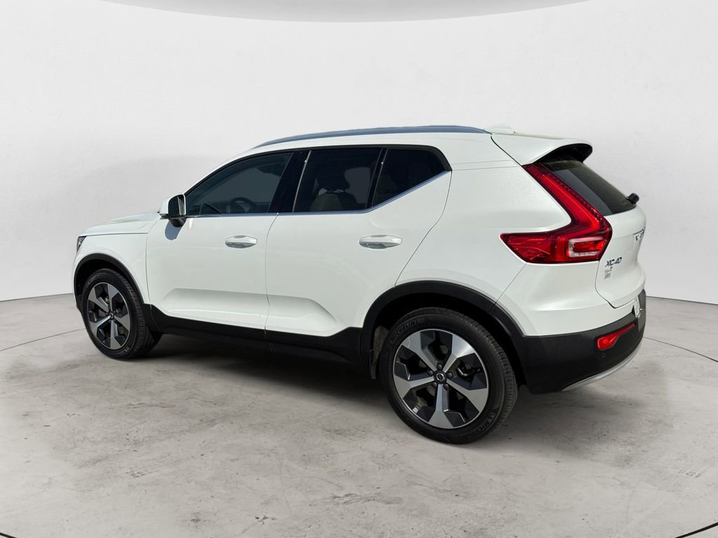 Certified 2023 Volvo XC40 B5 Plus w/ Climate Package AWD/4WD image 4