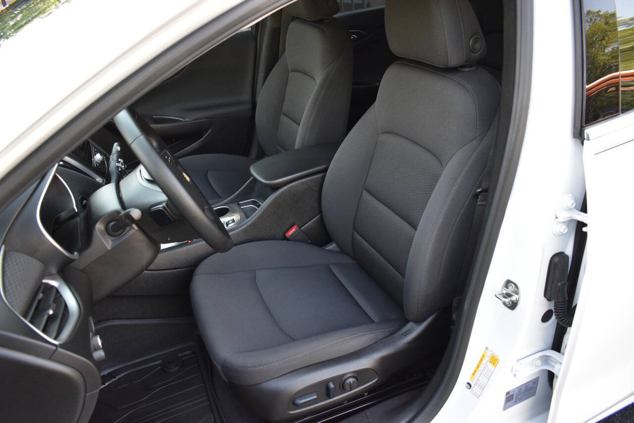 Used 2023 Chevrolet Malibu RS FWD image 17