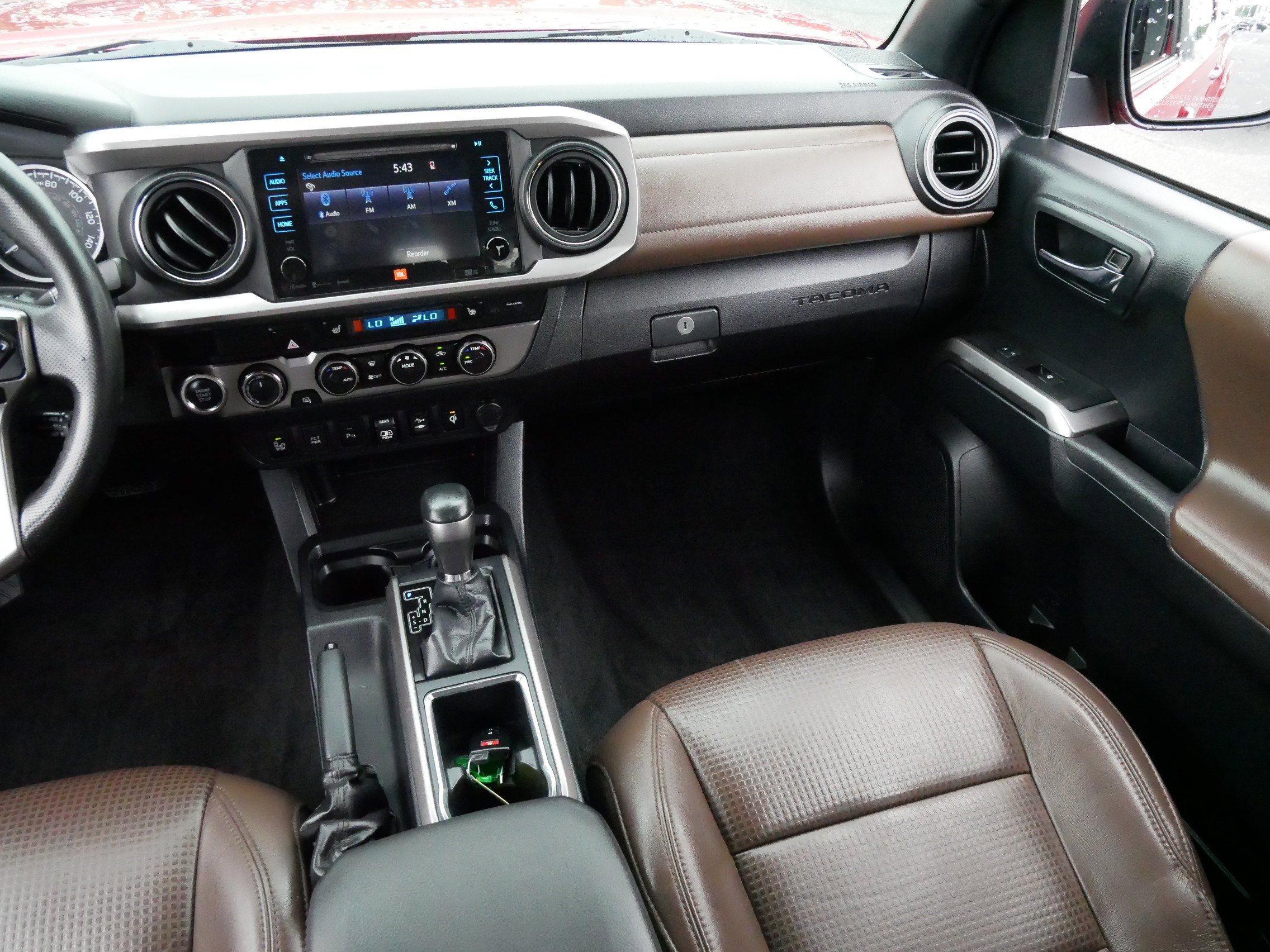 Used 2019 Toyota Tacoma Limited image 11