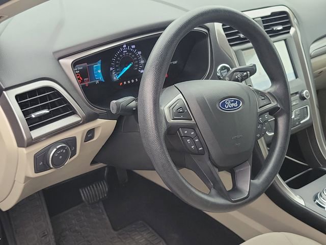 Used 2018 Ford Fusion SE w/ Fusion SE Technology Package FWD image 8