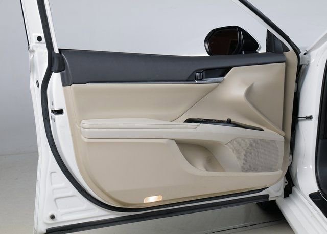 Used 2019 Toyota Camry XLE w/ Navigation Package image 29