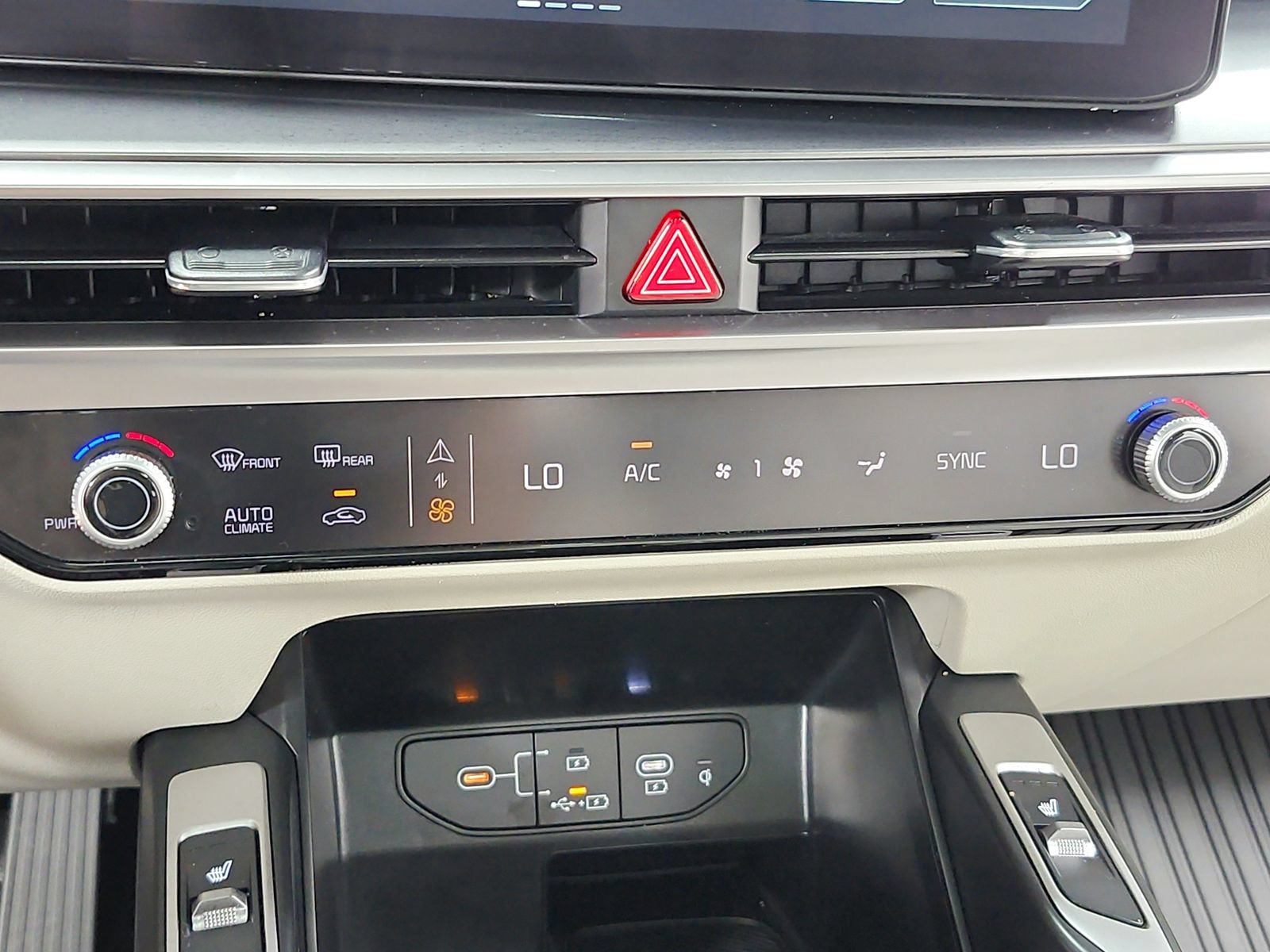 Used 2025 Kia Sorento S w/ Panoramic Sunroof Package FWD image 33