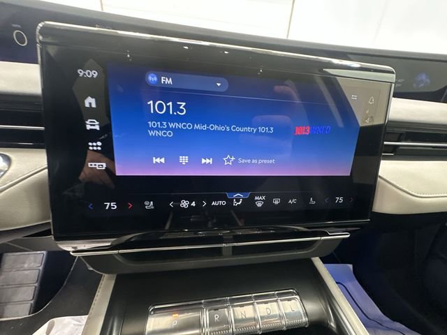 Used 2024 Lincoln Nautilus Reserve image 13