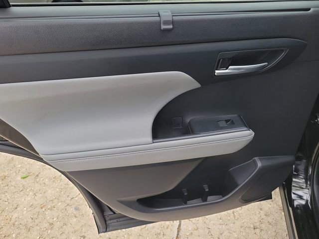 Used 2024 Toyota Highlander XLE image 9