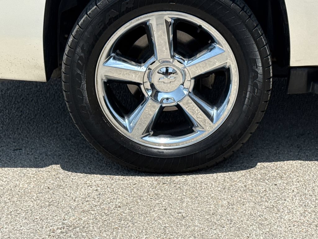 Used 2013 Chevrolet Suburban LTZ RWD image 10