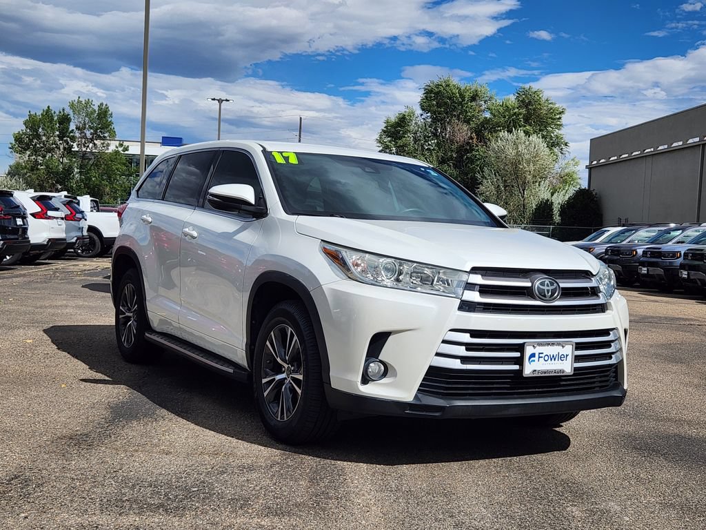 Used 2017 Toyota Highlander Plus FWD image 3