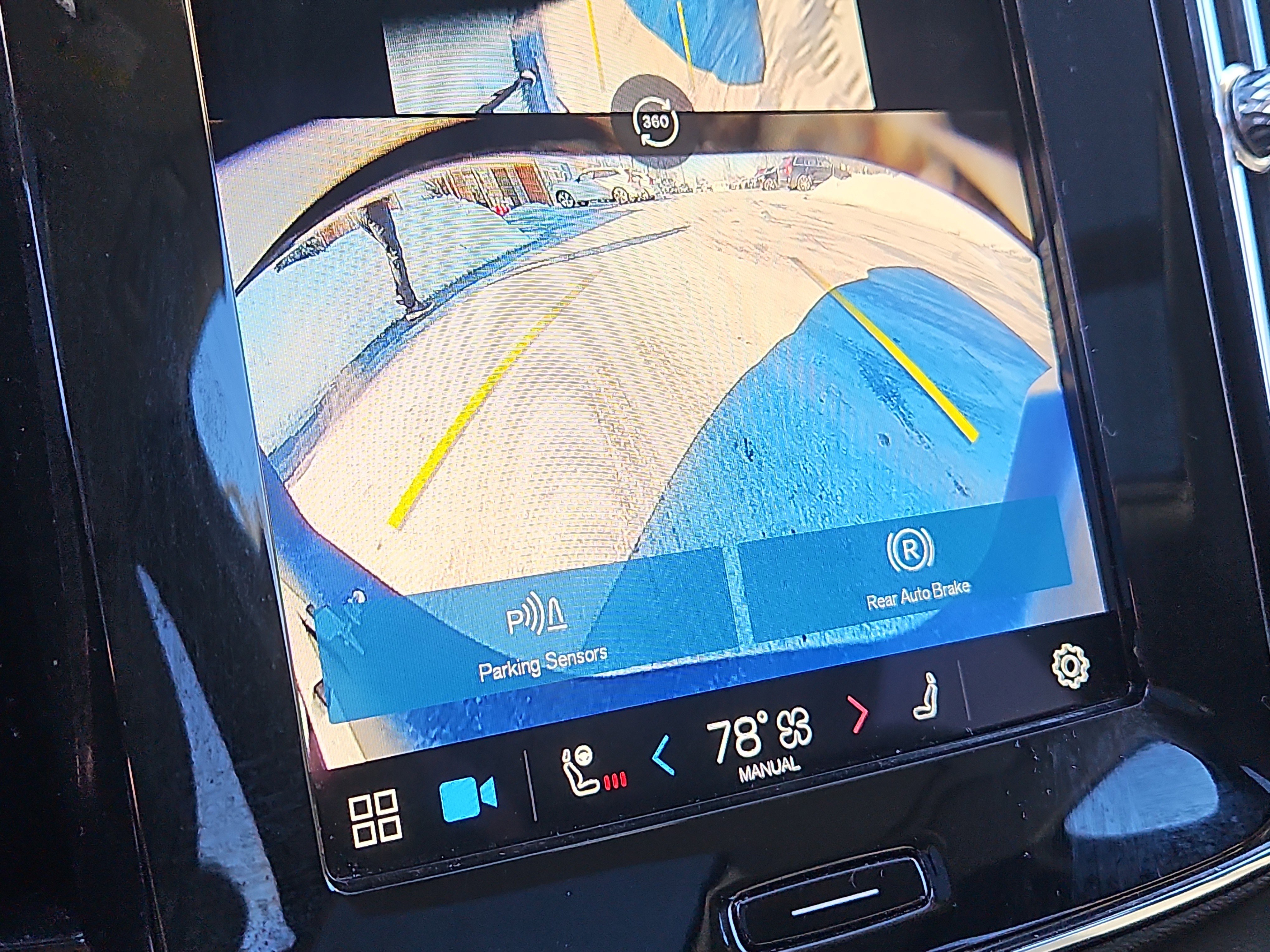 Used 2025 Volvo XC40 B5 Plus w/ Protection Package Premier image 9