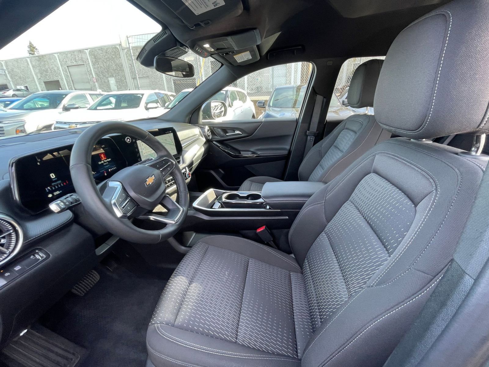 Used 2025 Chevrolet Equinox LT image 28