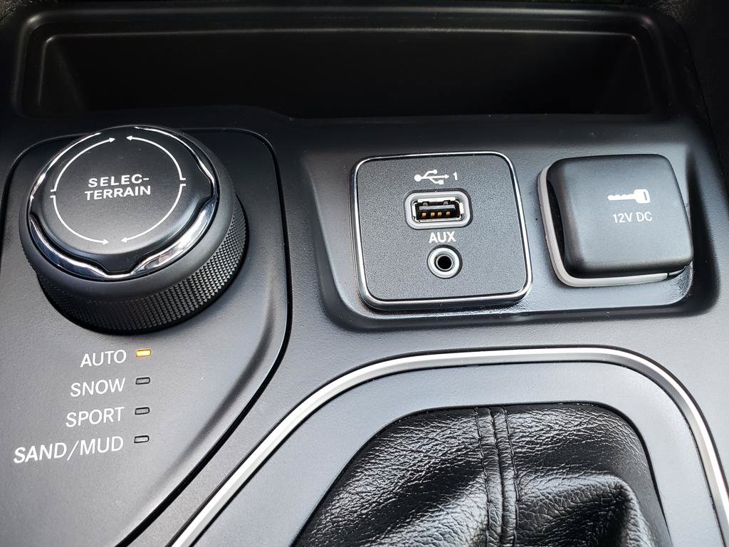 Used 2019 Jeep Cherokee High Altitude AWD/4WD image 23