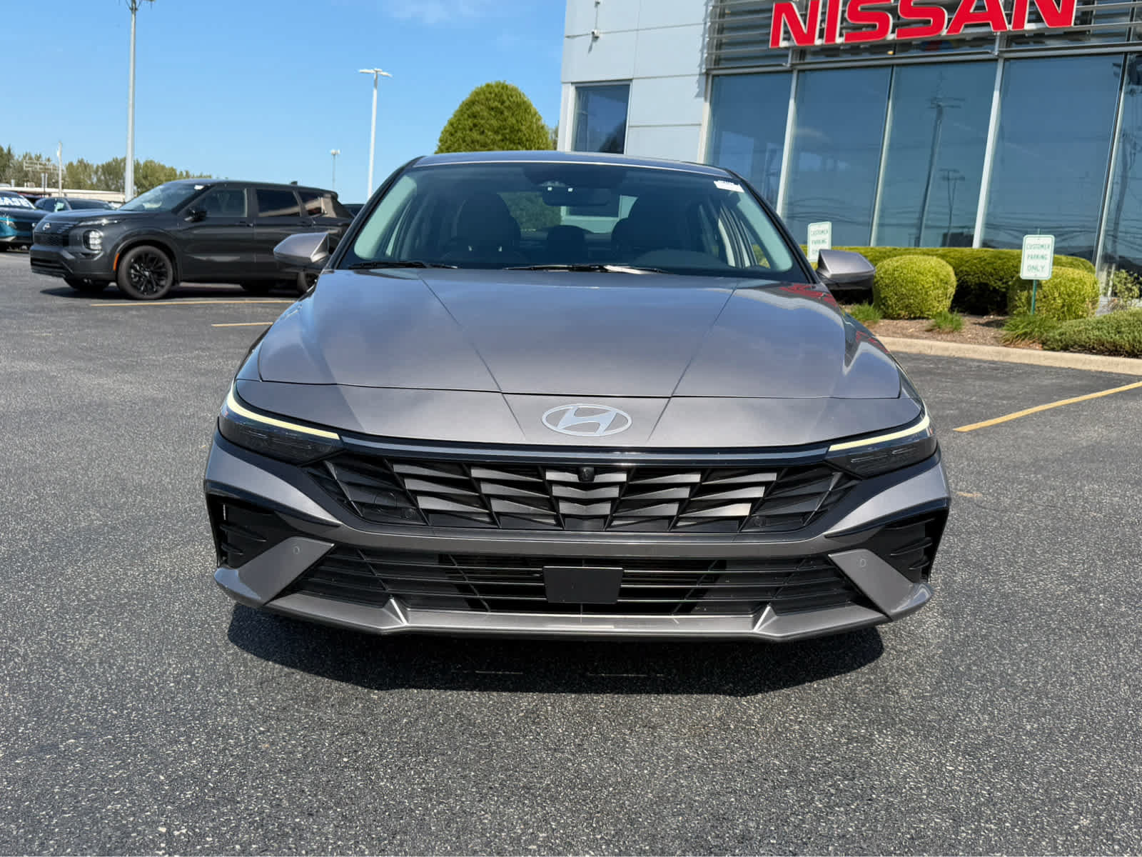 Used 2024 Hyundai Elantra Limited FWD image 2