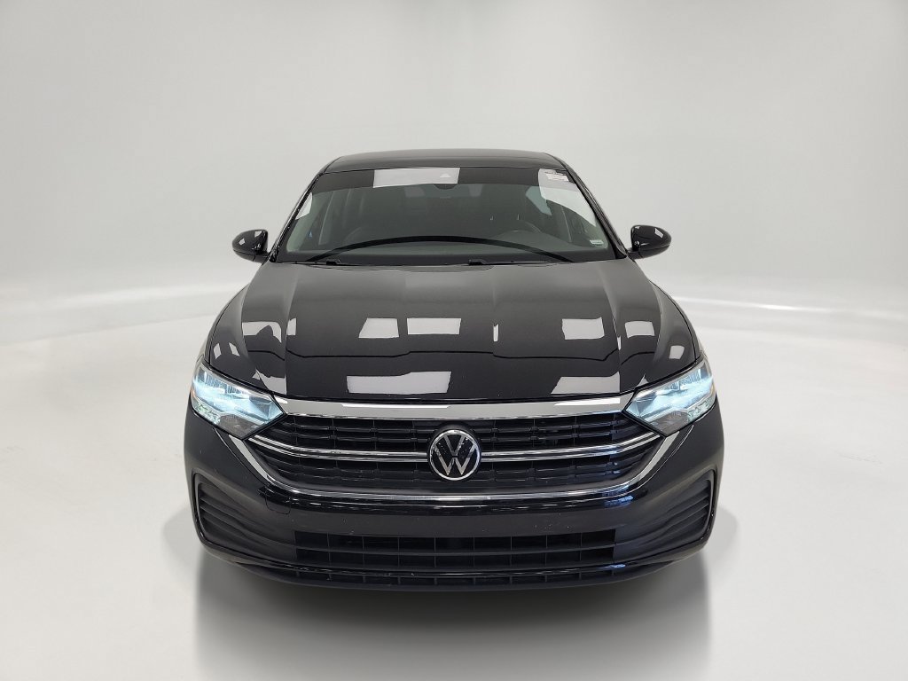 Used 2024 Volkswagen Jetta SE FWD image 2
