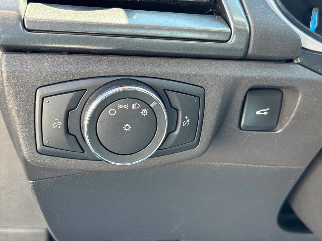 Used 2016 Ford Fusion SE FWD image 18