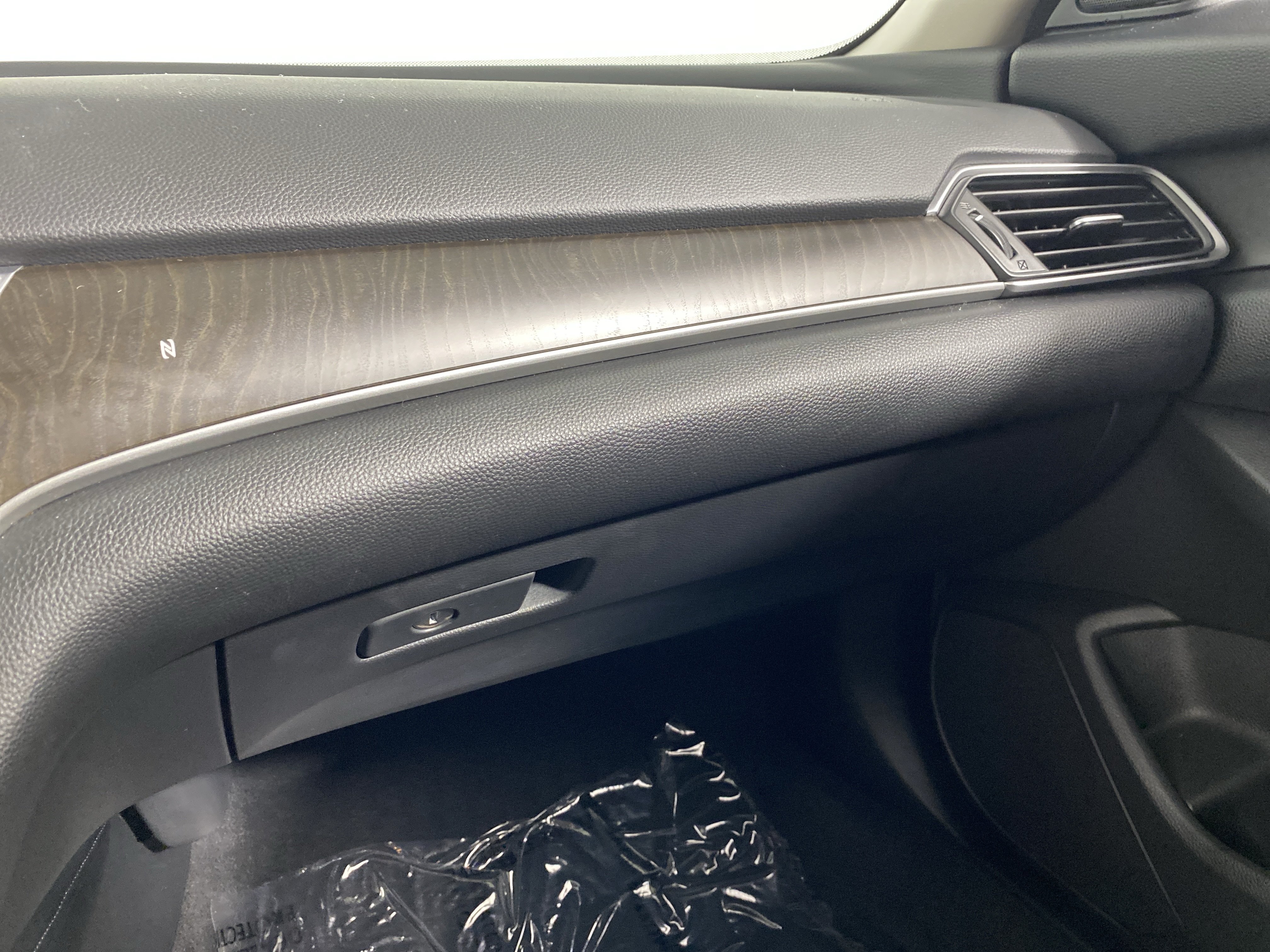 Used 2018 Honda Accord Touring image 32