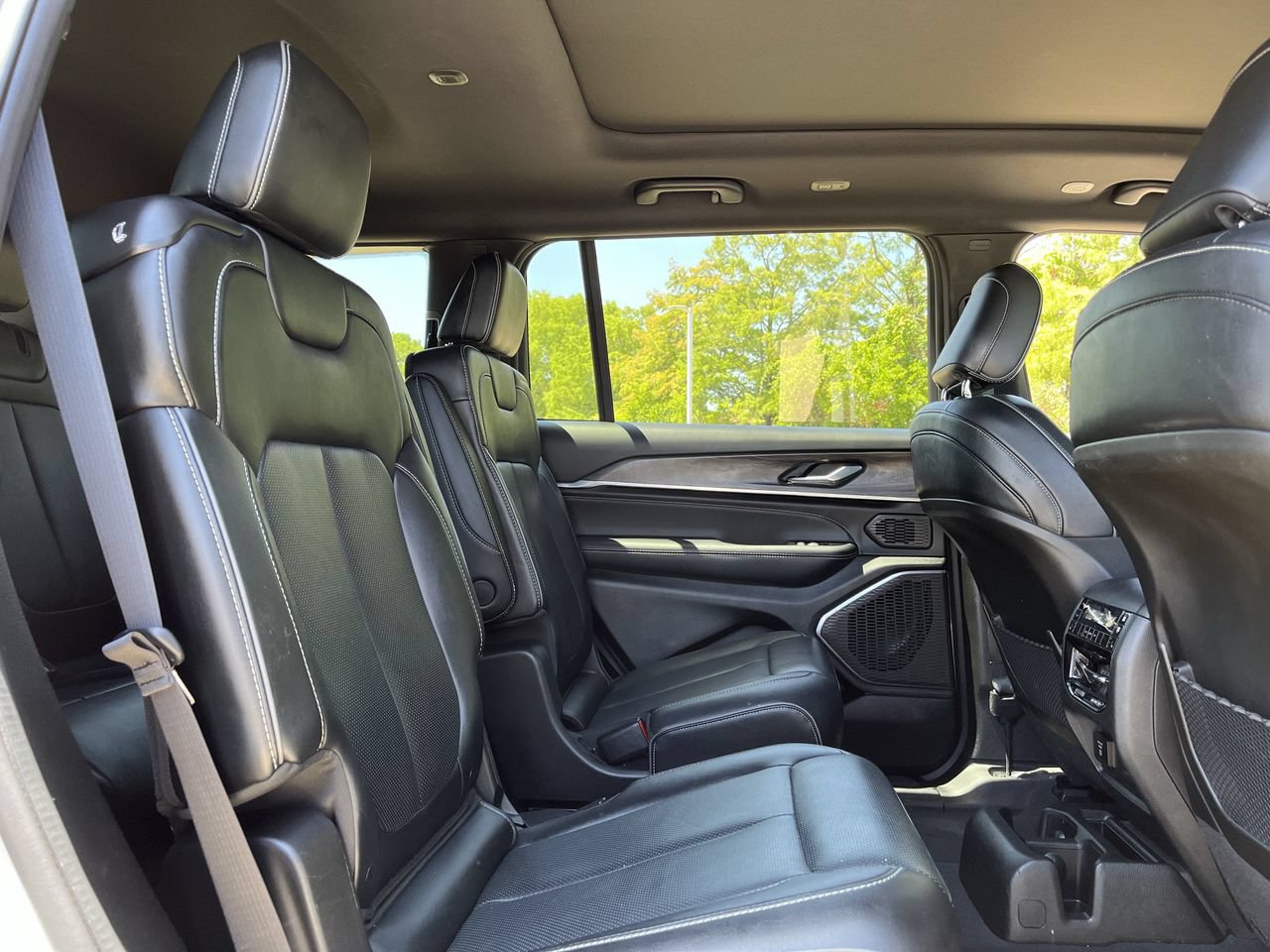 Used 2024 Jeep Grand Cherokee L Overland AWD/4WD image 28