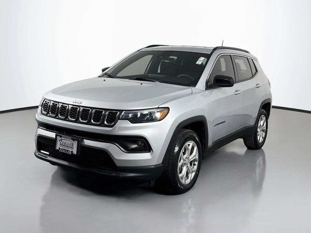 Used 2024 Jeep Compass Latitude AWD/4WD image 3