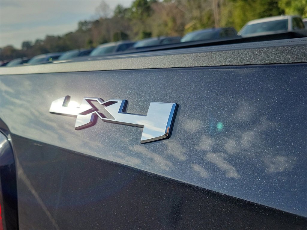 New 2025 GMC Sierra 1500 SLE image 9