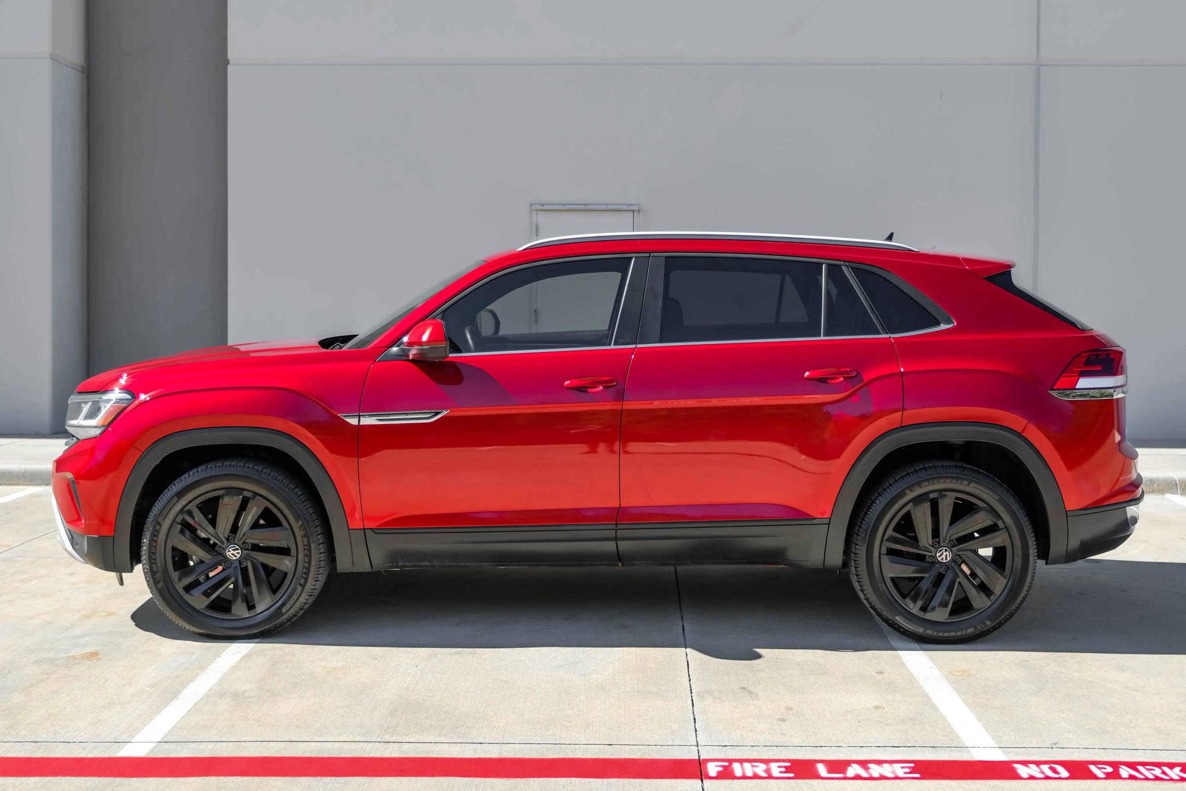 Used 2022 Volkswagen Atlas Cross Sport SE w/ Panoramic Sunroof Package image 6