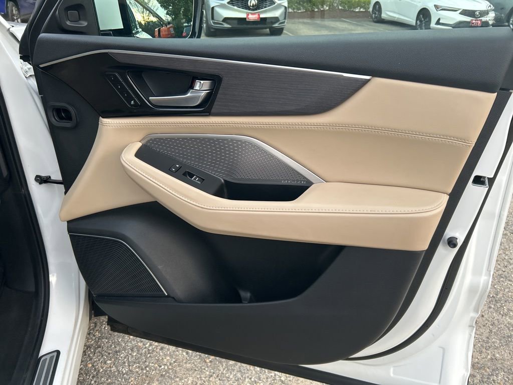 Used 2023 Acura MDX SH-AWD image 25