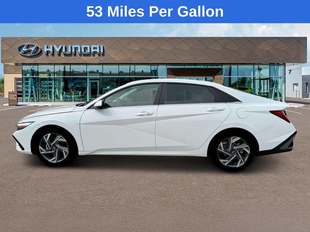 Used 2025 Hyundai Elantra SEL w/ Cargo Package FWD image 3