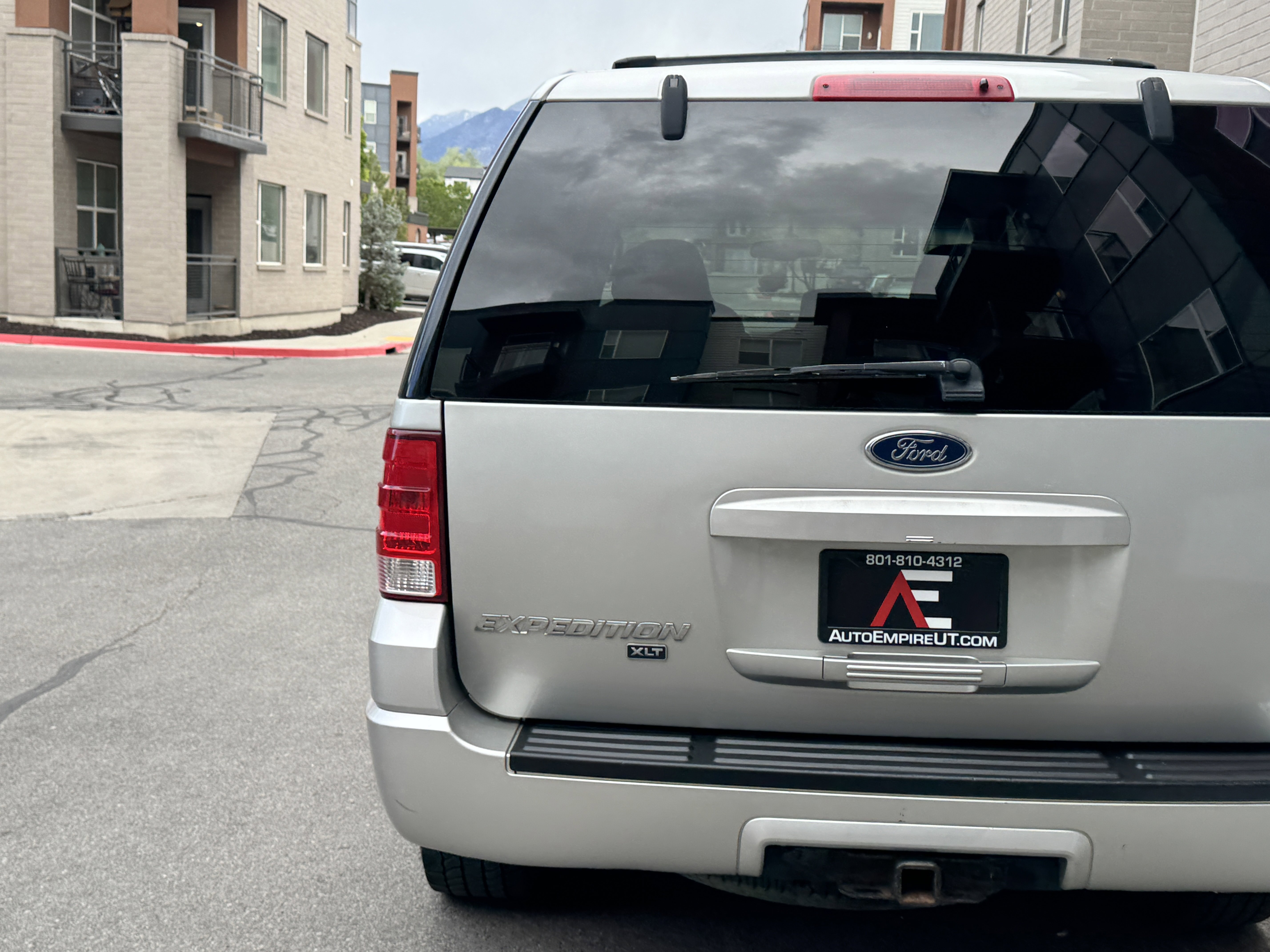 Used 2004 Ford Expedition XLT AWD/4WD image 5