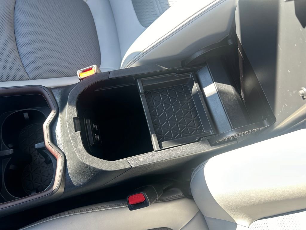 Used 2023 Toyota RAV4 Limited image 30