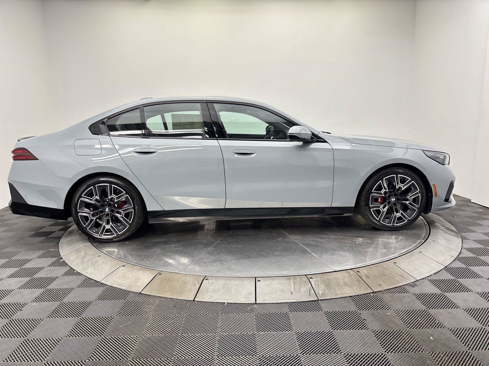 New 2027 BMW 540i xDrive w/ M Sport Package AWD/4WD image 17