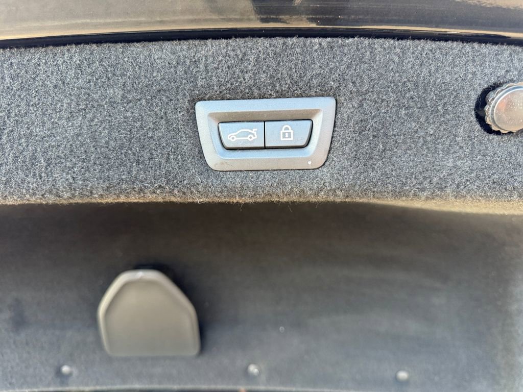 Used 2018 BMW 750i xDrive image 29