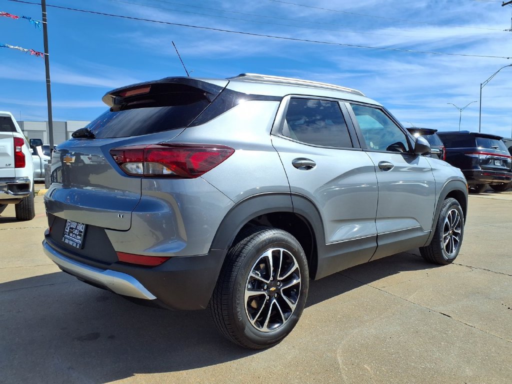 Used 2025 Chevrolet TrailBlazer LT AWD/4WD image 3