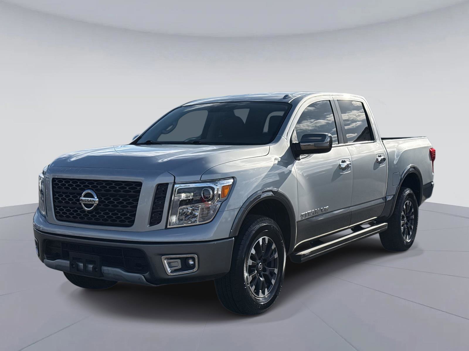 Used 2019 Nissan Titan PRO-4X image 8
