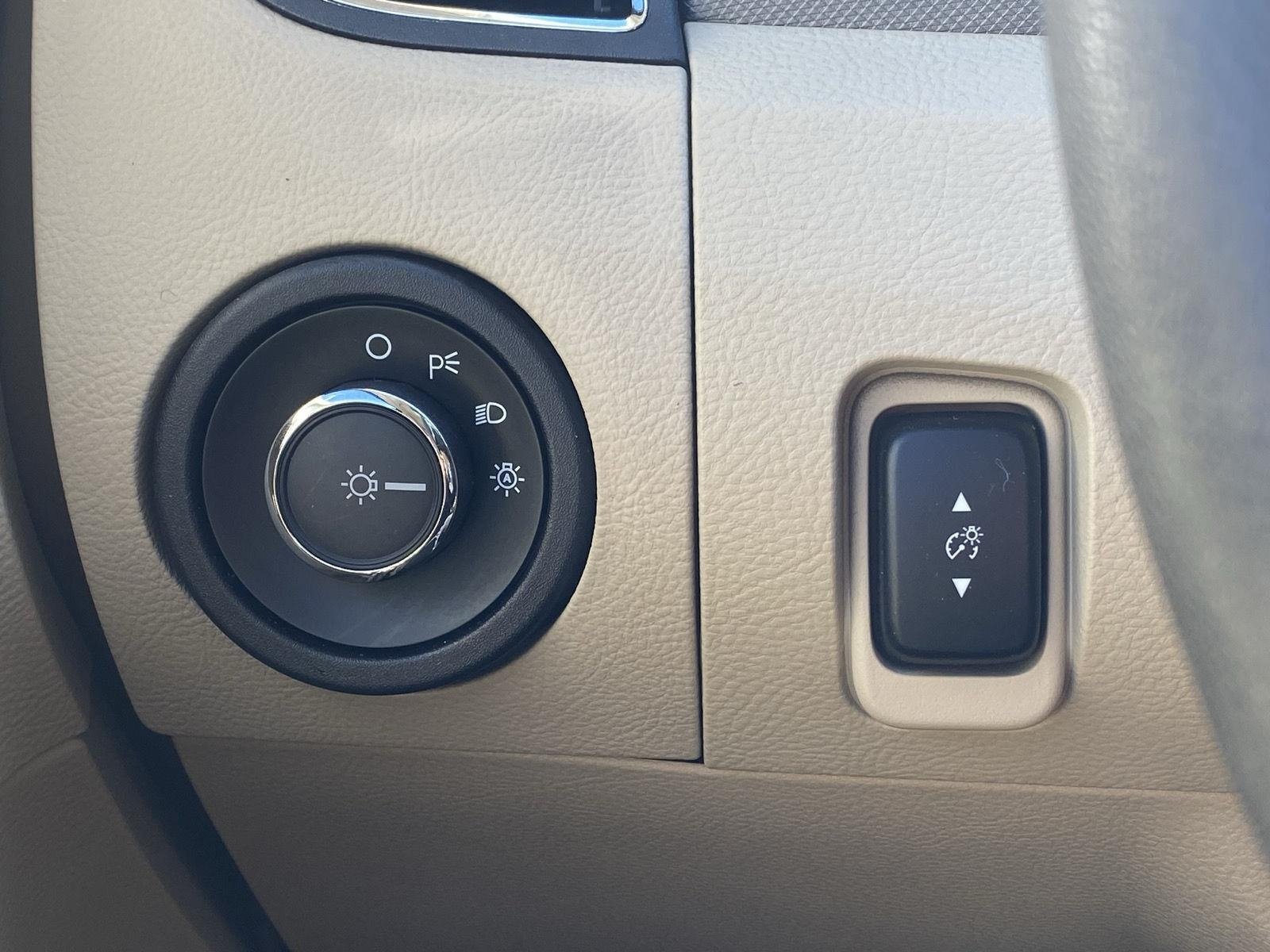 Used 2018 Ford Taurus SE FWD image 22