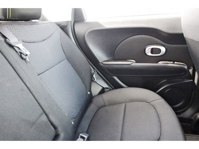 Used 2016 Kia Soul + image 10