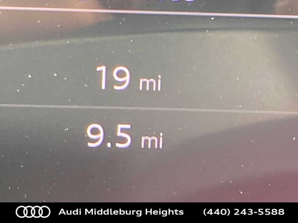 Used 2025 Audi Q5 Premium w/ Convenience Package image 34