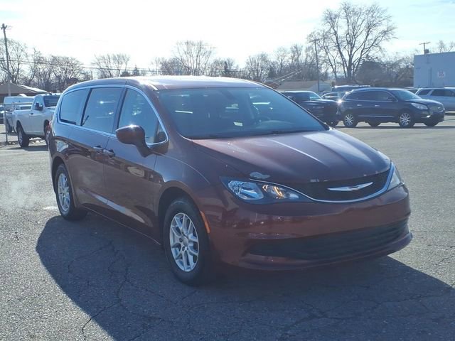 Used 2017 Chrysler Pacifica Touring image 3