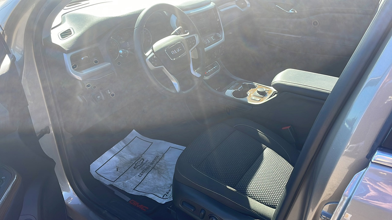 Used 2023 GMC Acadia SLE w/ Driver Convenience Package image 8