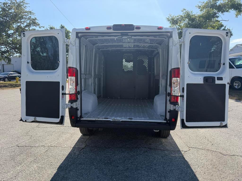 Used 2025 RAM ProMaster 2500 w/ U-Haul Equipment Group FWD image 7