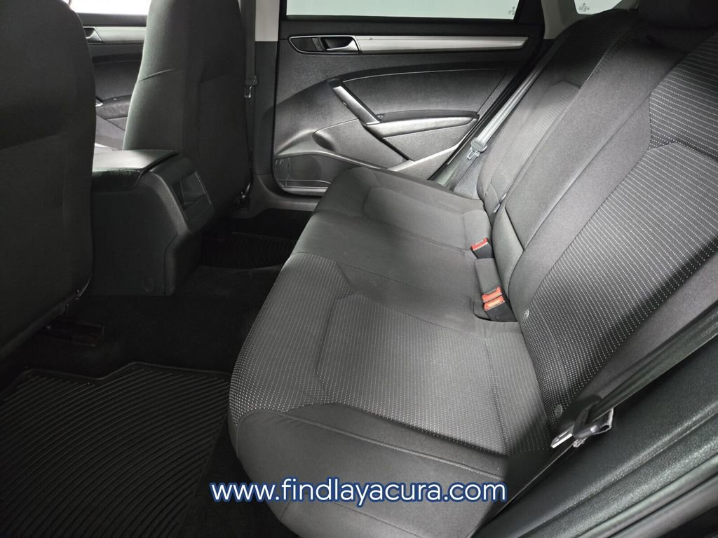 Used 2017 Volkswagen Passat 1.8T S image 13