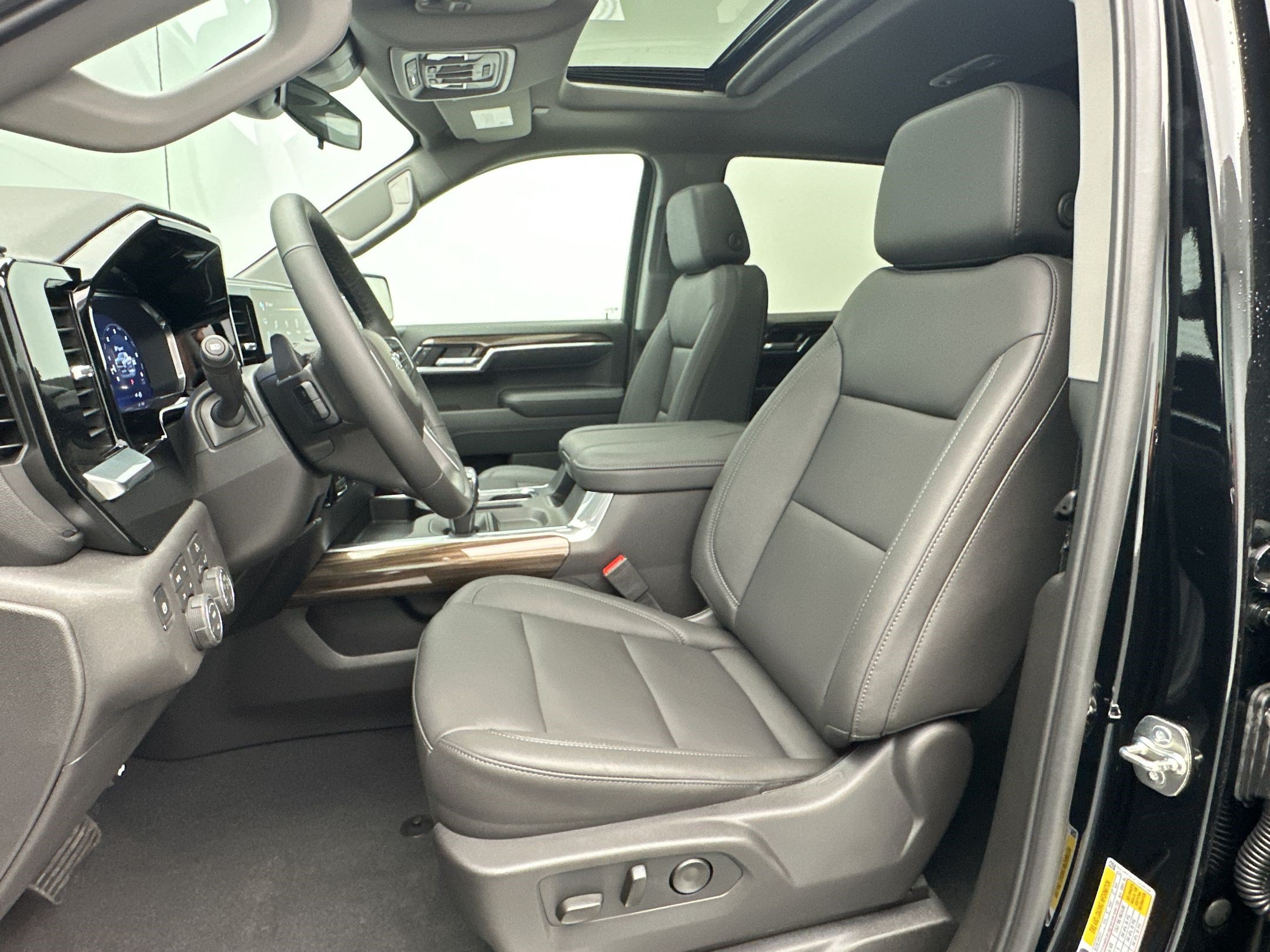 New 2026 Chevrolet Silverado 1500 LT Trail Boss w/ Convenience Package II AWD/4WD image 5