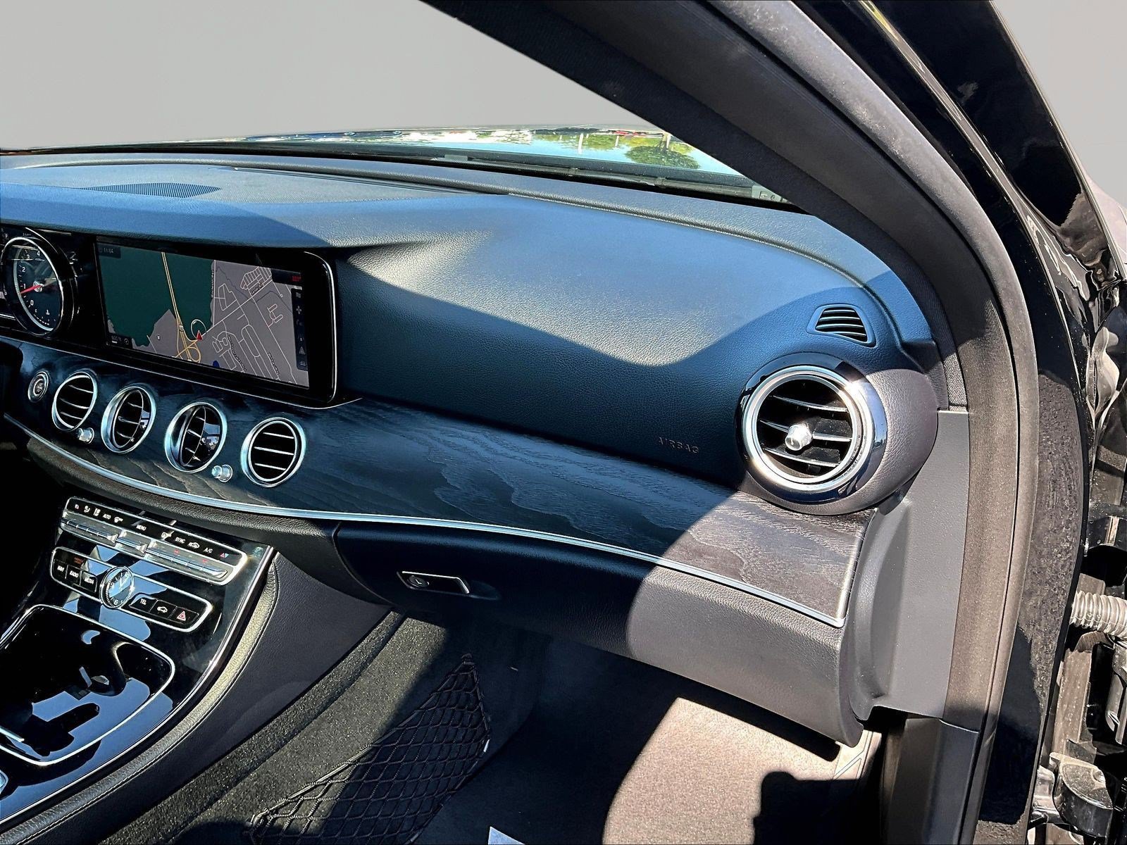Used 2017 Mercedes-Benz E 300 4MATIC image 26