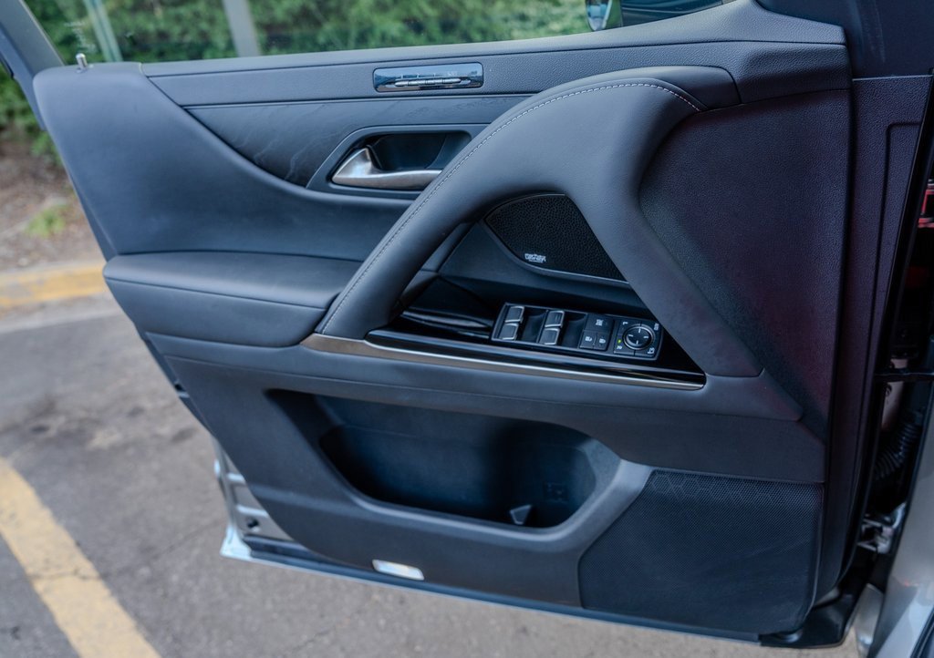 Used 2023 Lexus LX 600 4WD w/ Luxury Package image 16