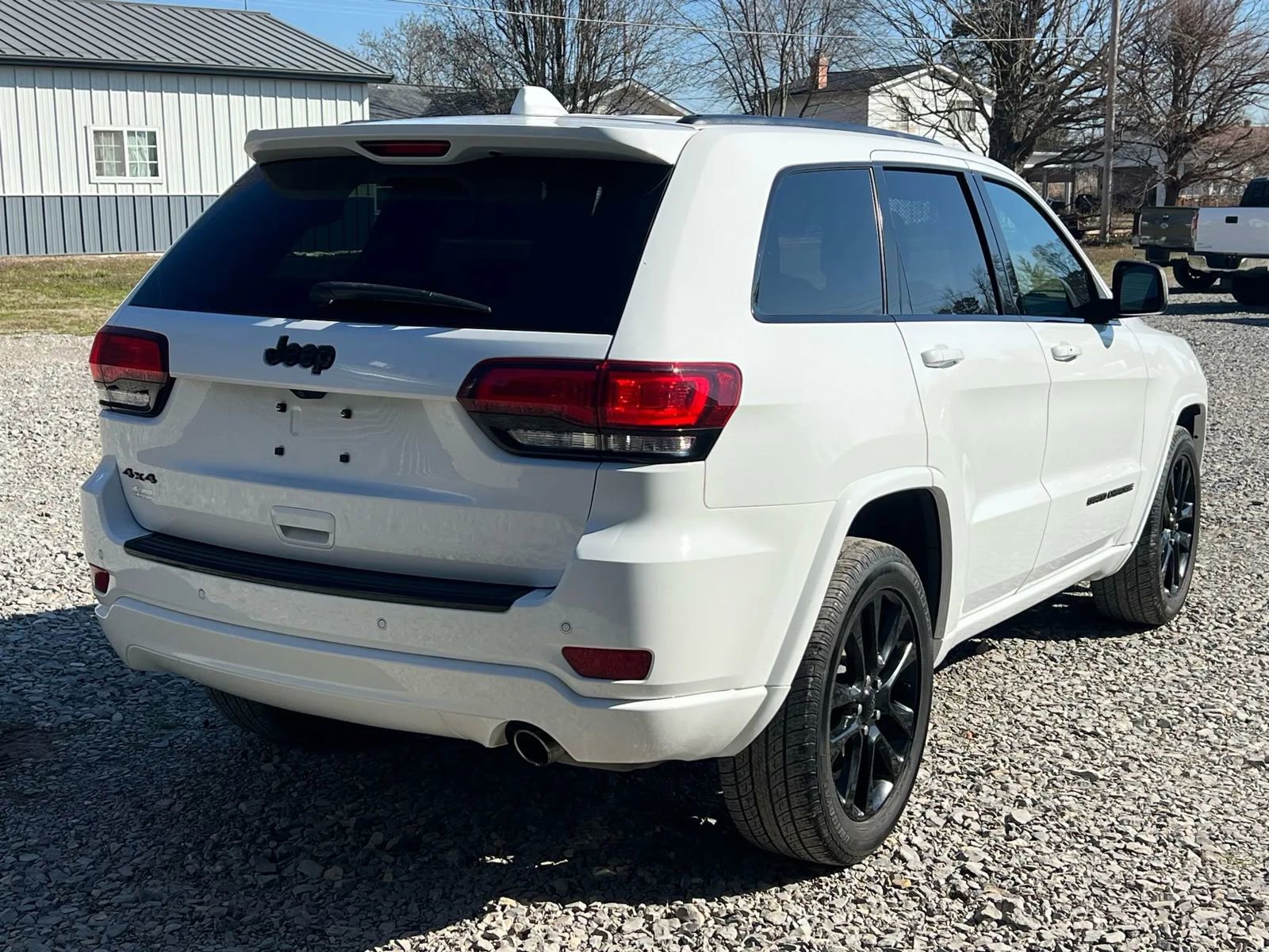 Used 2018 Jeep Grand Cherokee Altitude AWD/4WD image 5