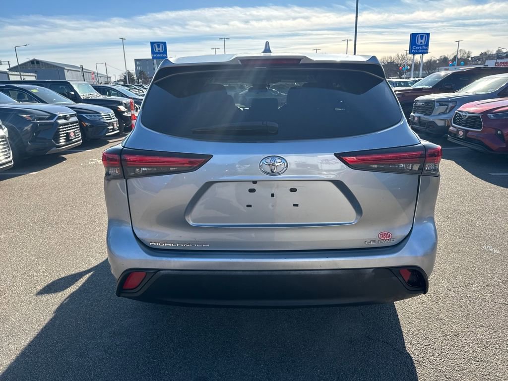 Used 2021 Toyota Highlander LE image 6