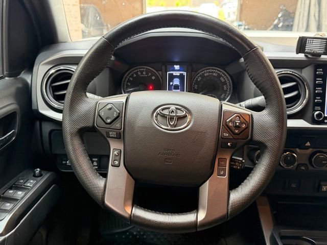 Used 2022 Toyota Tacoma TRD Off-Road AWD/4WD image 15