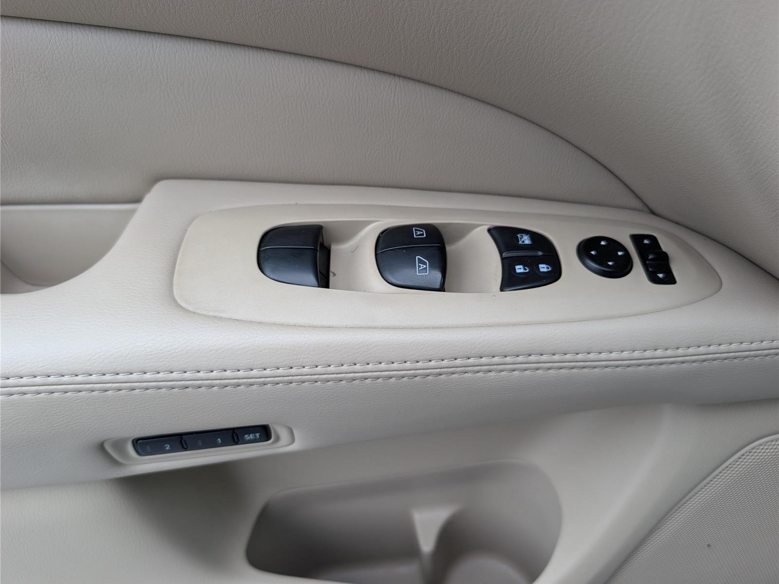 Used 2015 Nissan Pathfinder SL w/ SL Tech Package FWD image 22