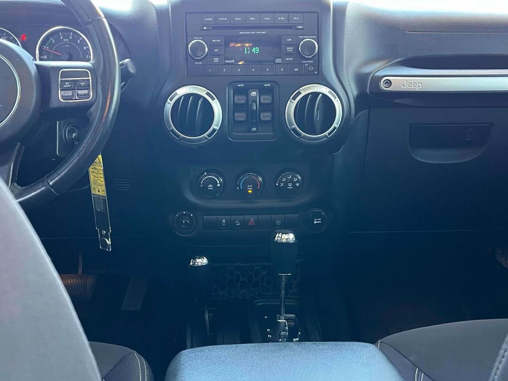 Used 2014 Jeep Wrangler Unlimited Rubicon w/ Max Tow Package AWD/4WD image 13