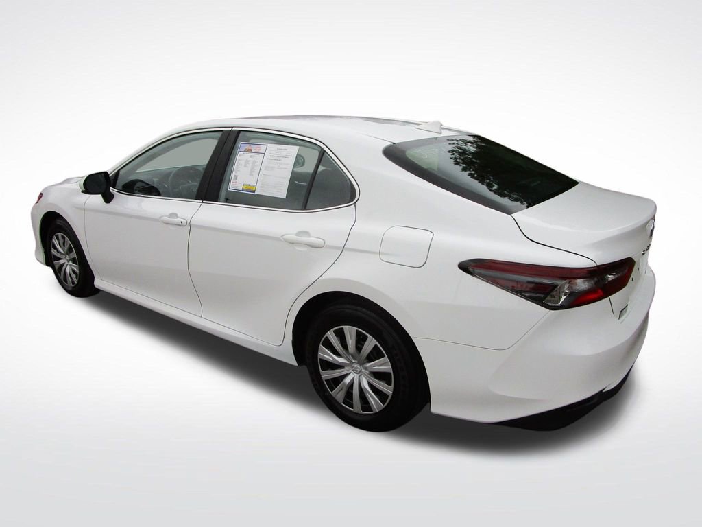 Used 2022 Toyota Camry LE image 3