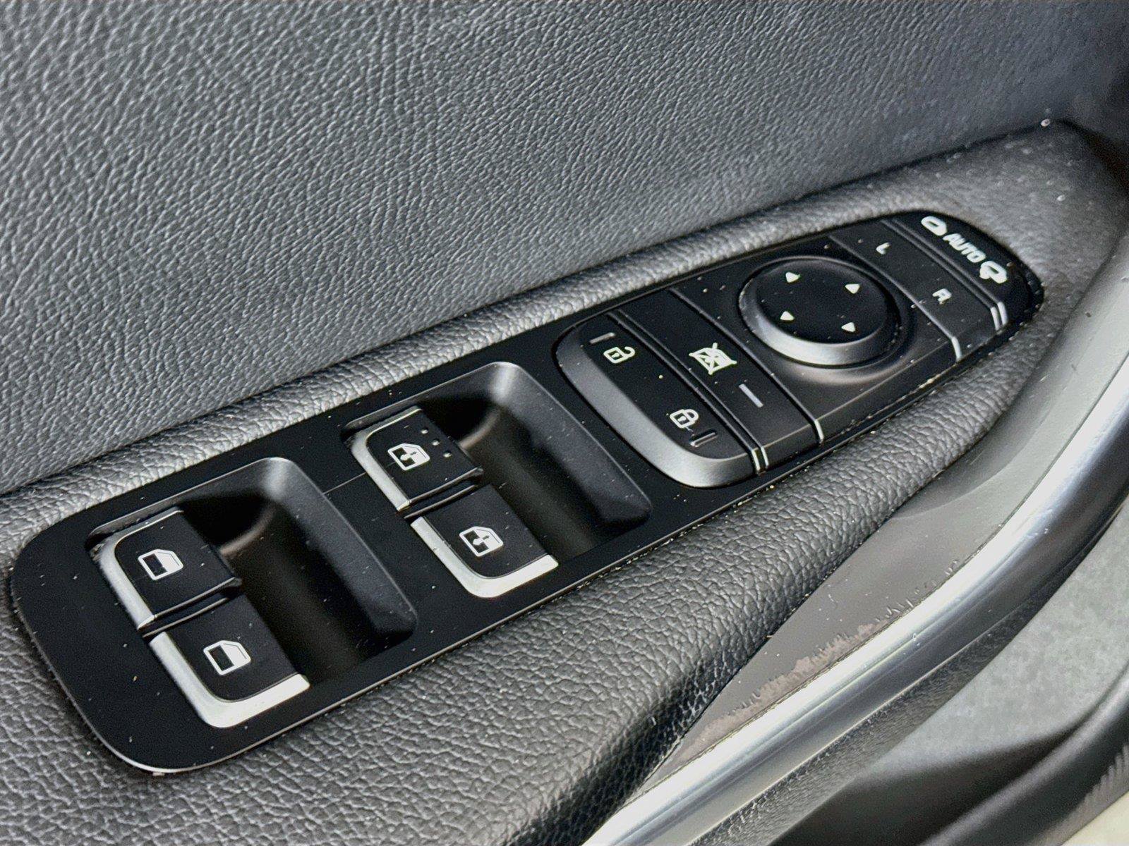 Used 2022 Kia Stinger GT1 AWD/4WD image 28